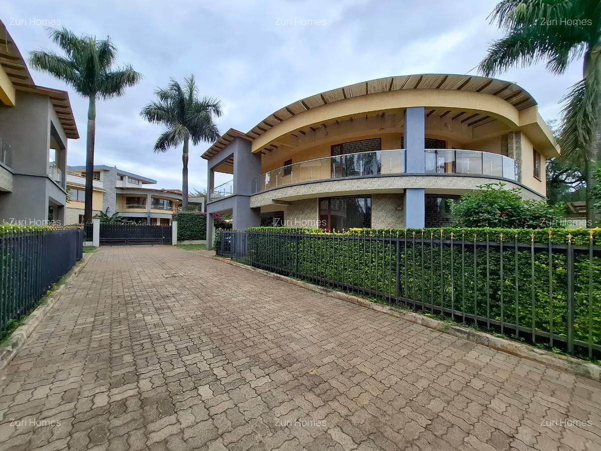 5 Bed Townhouse with En Suite in Lavington - 4