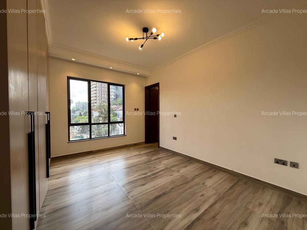 2 Bed Apartment with En Suite in Brookside - 12