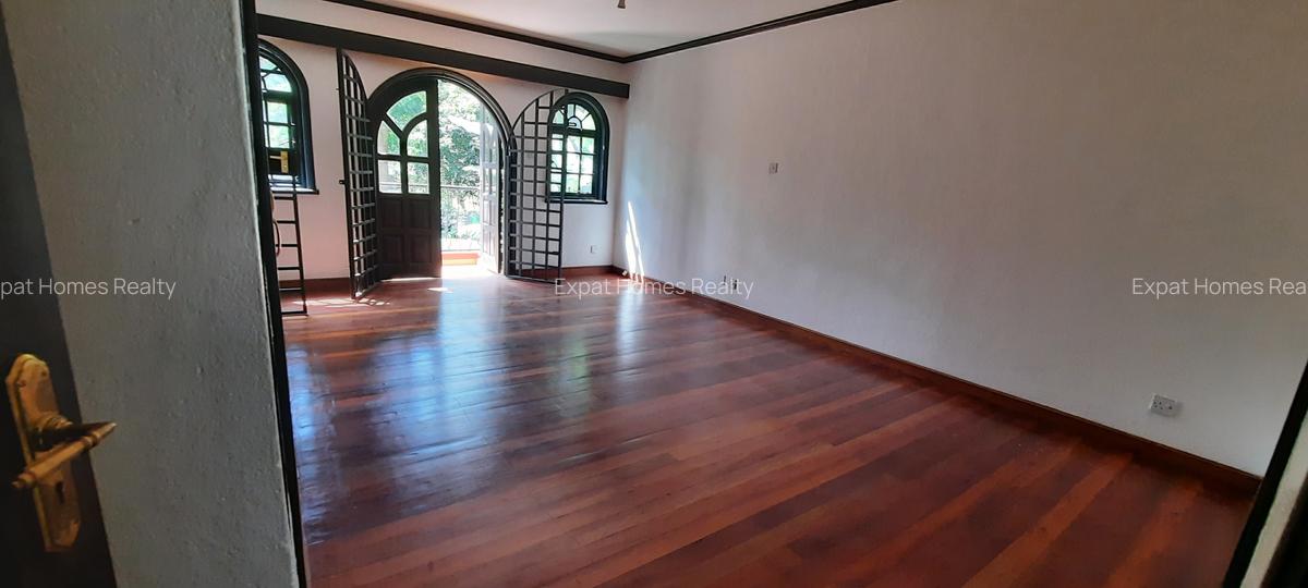 4 Bed Villa with En Suite in Lavington - 11