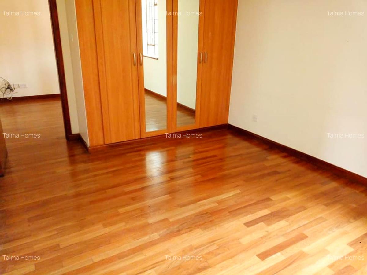 5 Bed Townhouse with En Suite at James Gichuru Road - 15