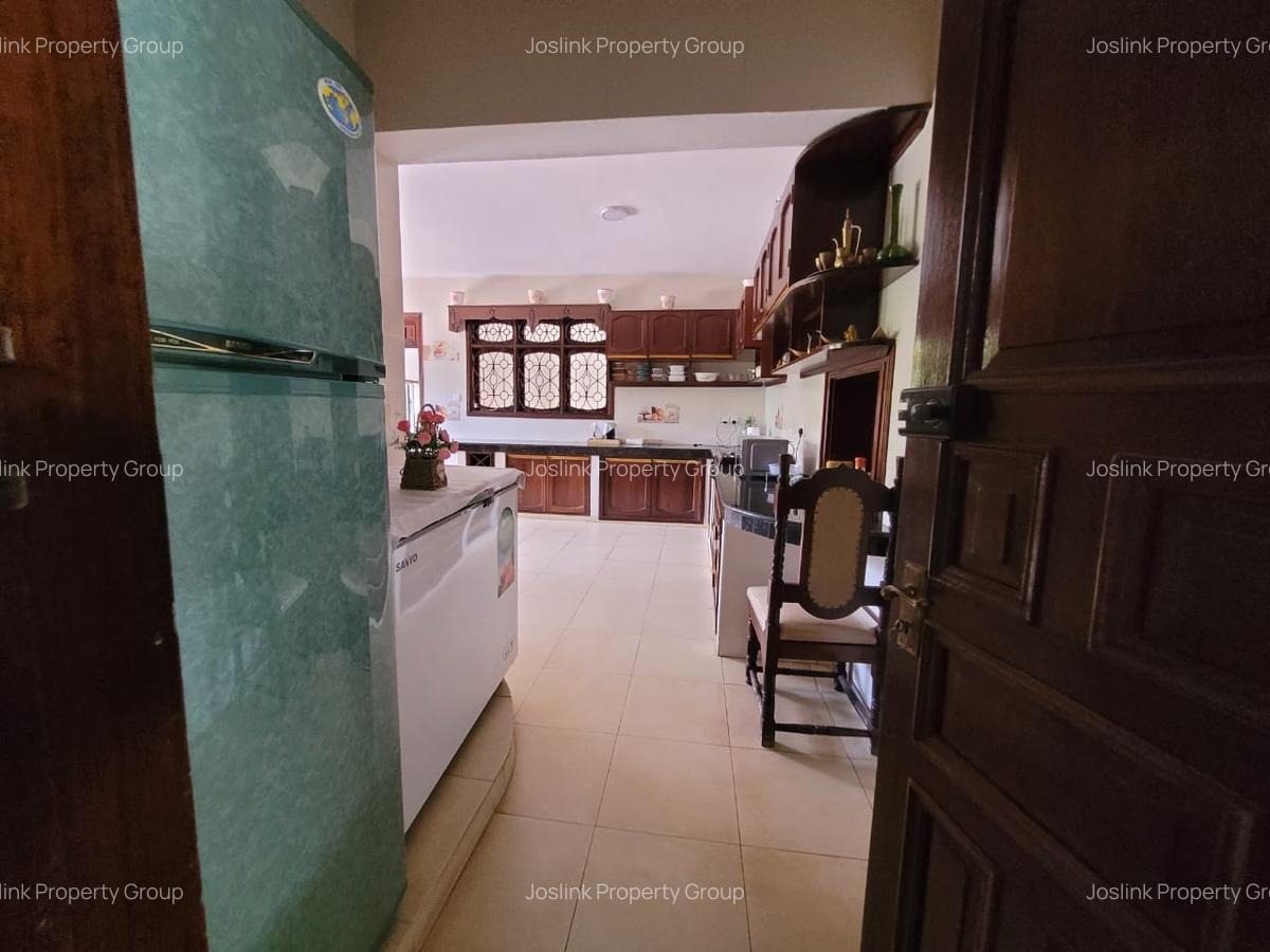 4 Bed Townhouse with En Suite at Greenwood Drive - 12