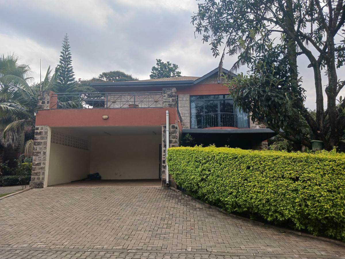 5 Bed House with En Suite at Lavington Shopping Centre - 3