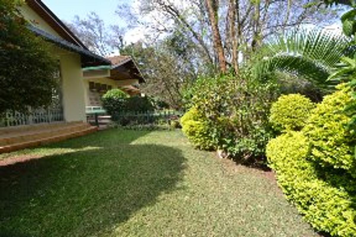 2 bed villa with en suite in lavington