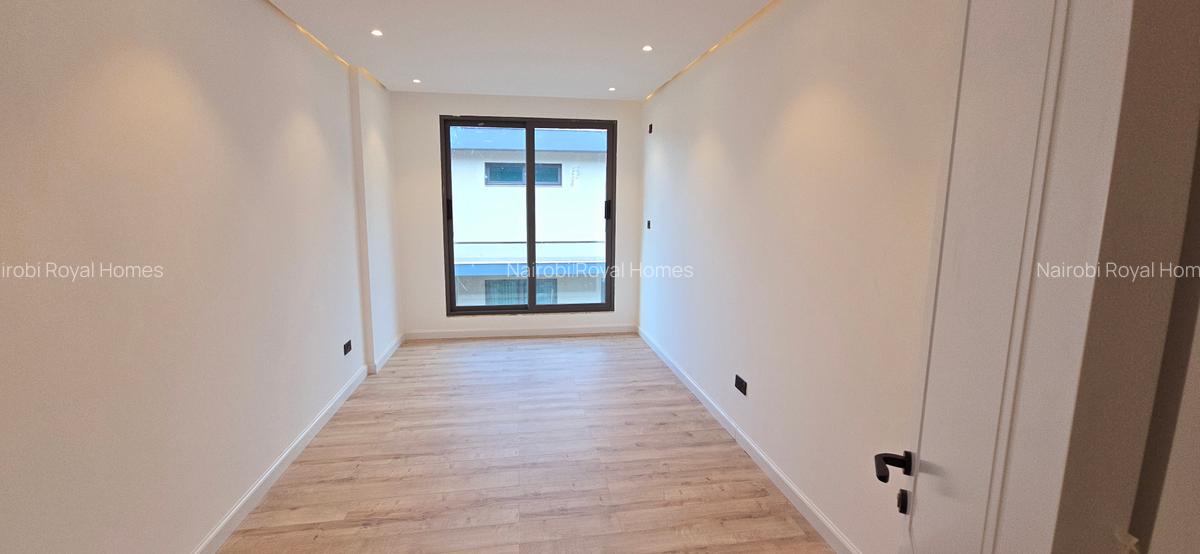 5 Bed Townhouse with En Suite at Lavington Green - 10