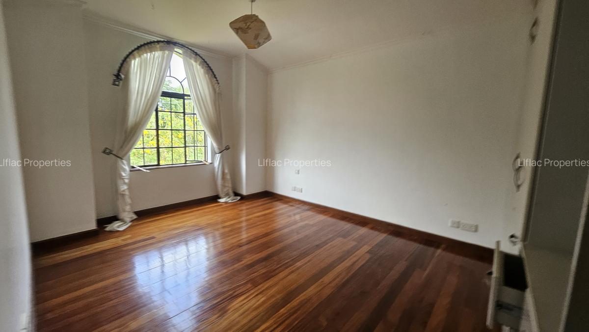 5 Bed House with En Suite in Runda - 16