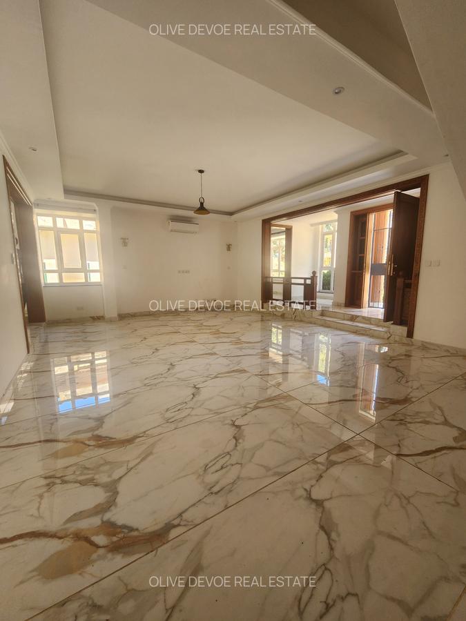 5 Bed Townhouse with En Suite in Lavington - 16