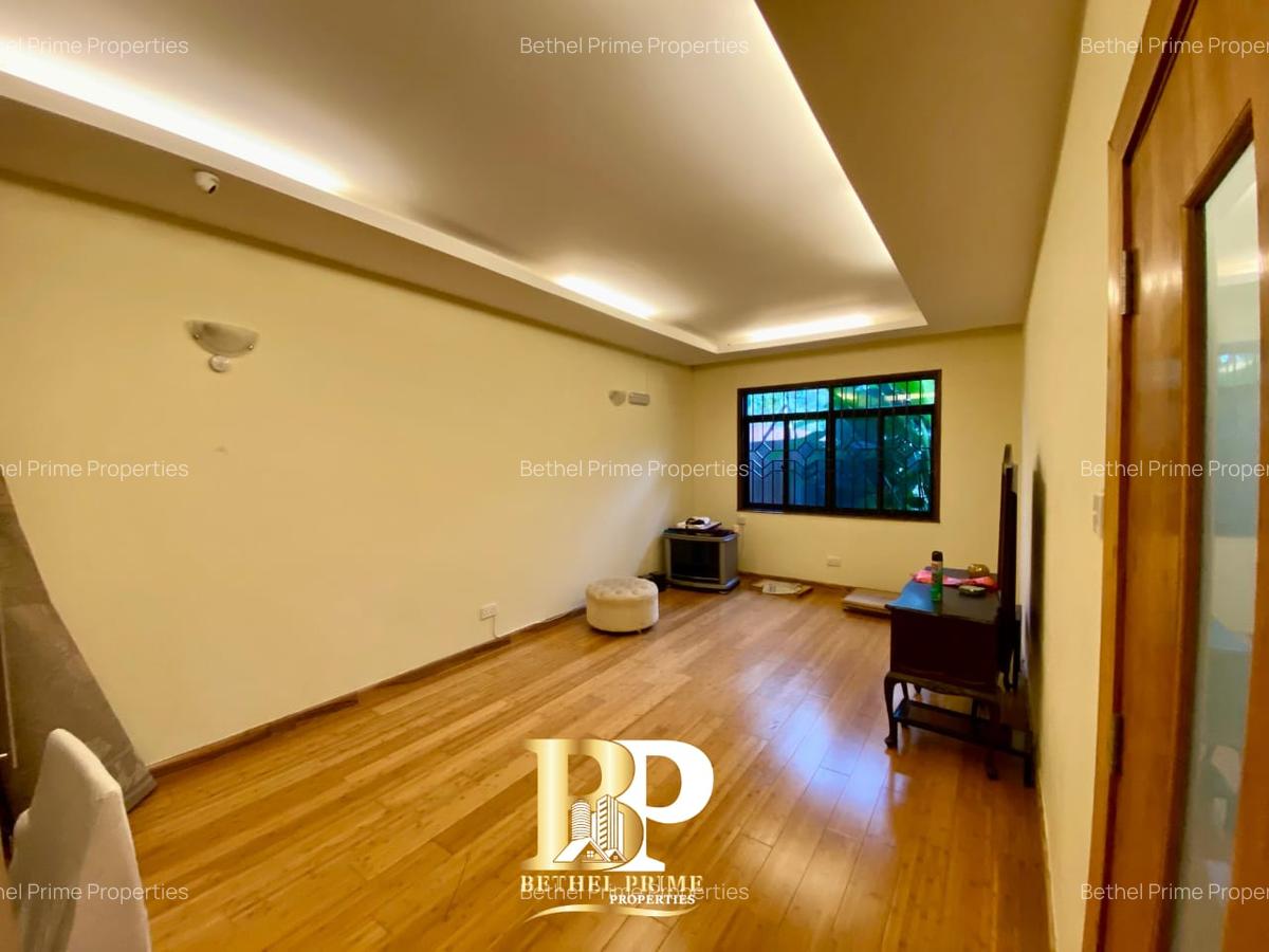 5 Bed Villa with En Suite in Kyuna - 8