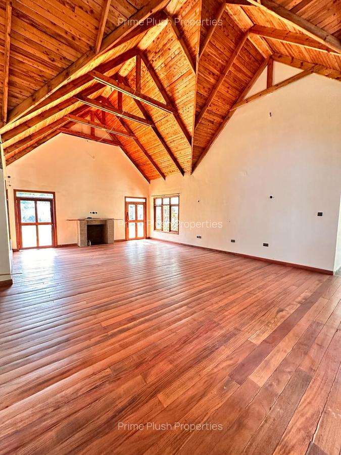 7 Bed House with En Suite in Ridgeways - 8