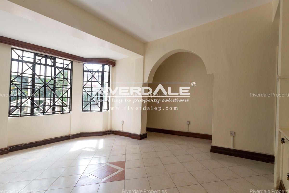 3 Bed Apartment with En Suite in Brookside - 6