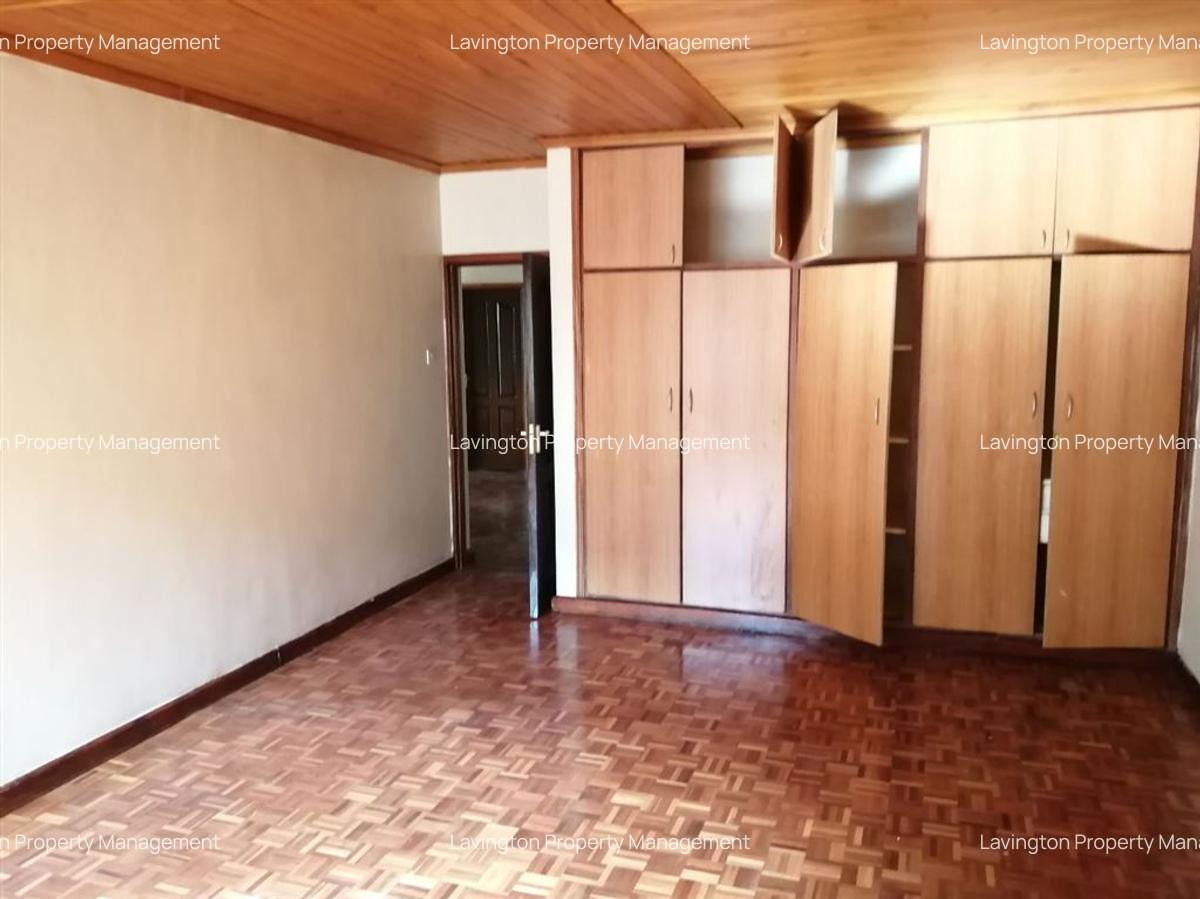 5 Bed House with En Suite at Lavington Green - 13