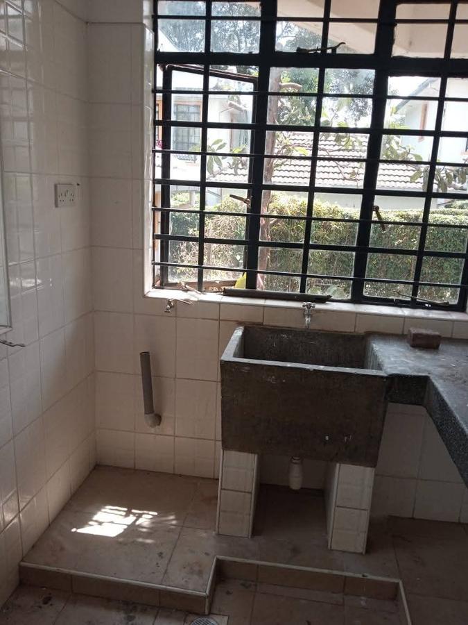 5 Bed Townhouse with En Suite in Lavington - 4
