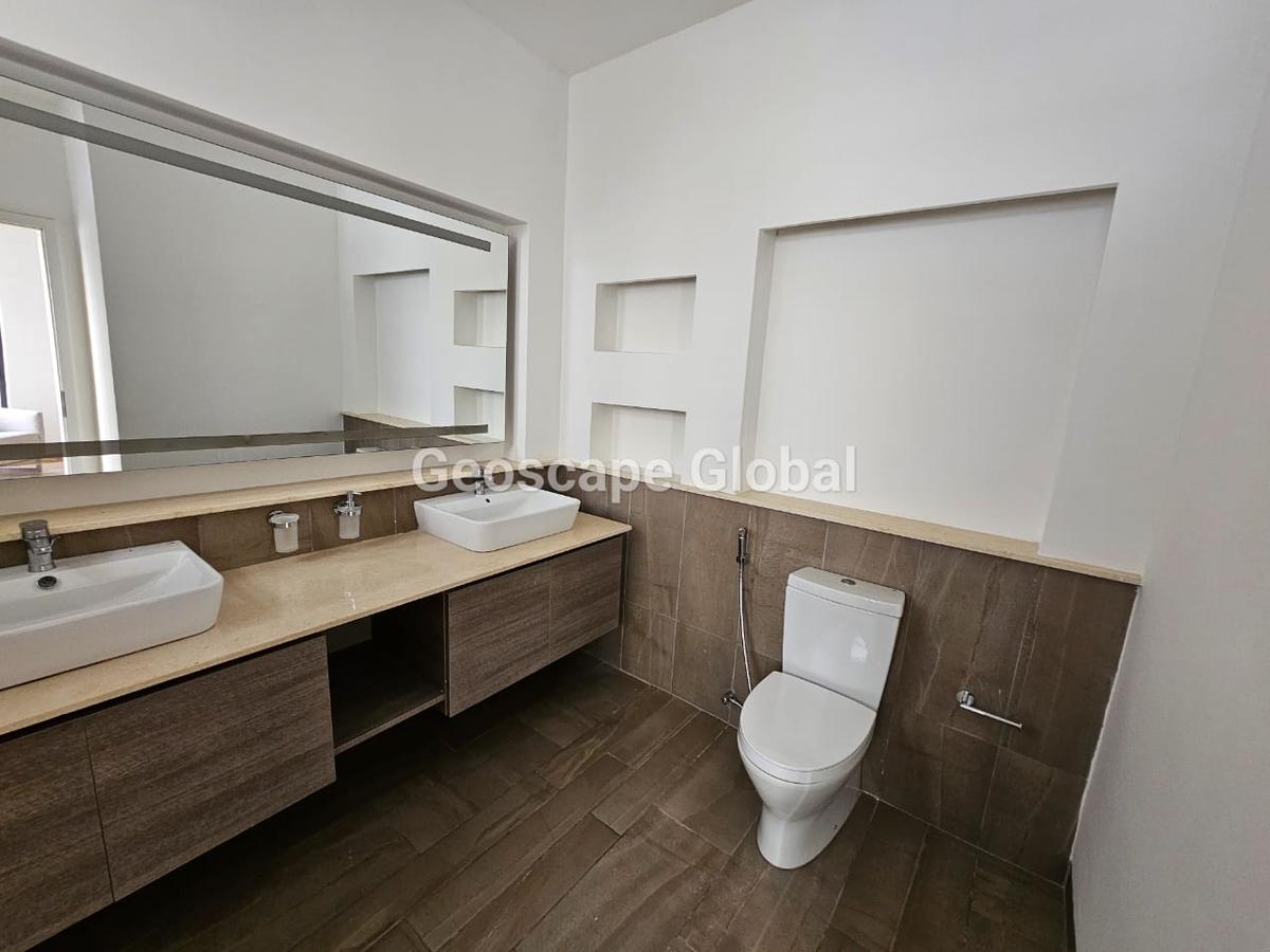3 Bed Apartment with En Suite in Riverside - 7