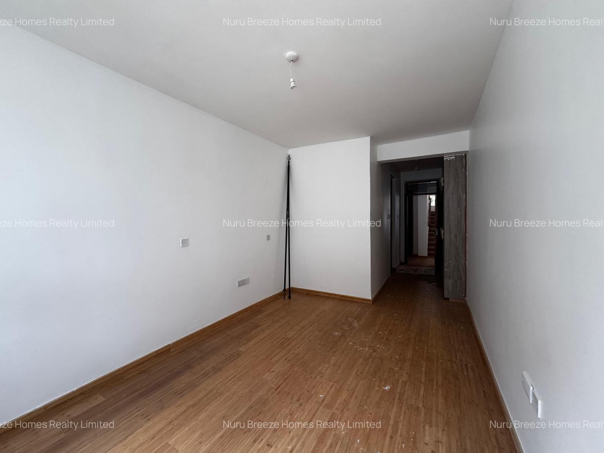 5 Bed Townhouse with En Suite in Lavington - 6