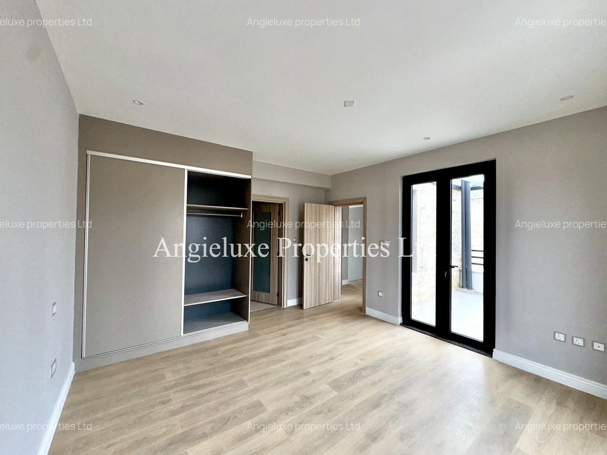 5 Bed Townhouse with En Suite at Runda - 20