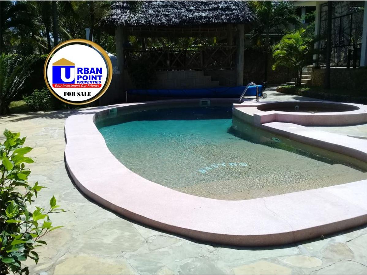 6 Bed House with En Suite in Watamu - 17