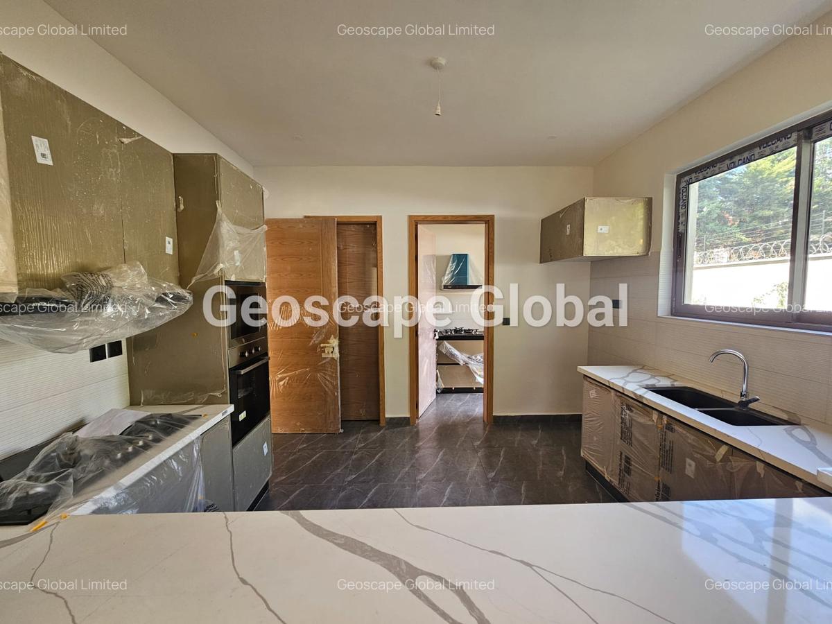 6 Bed Townhouse with En Suite in Lavington - 11