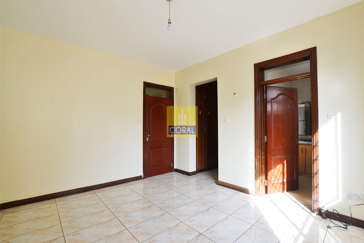 4 Bed Apartment with Parking in Parklands - 11