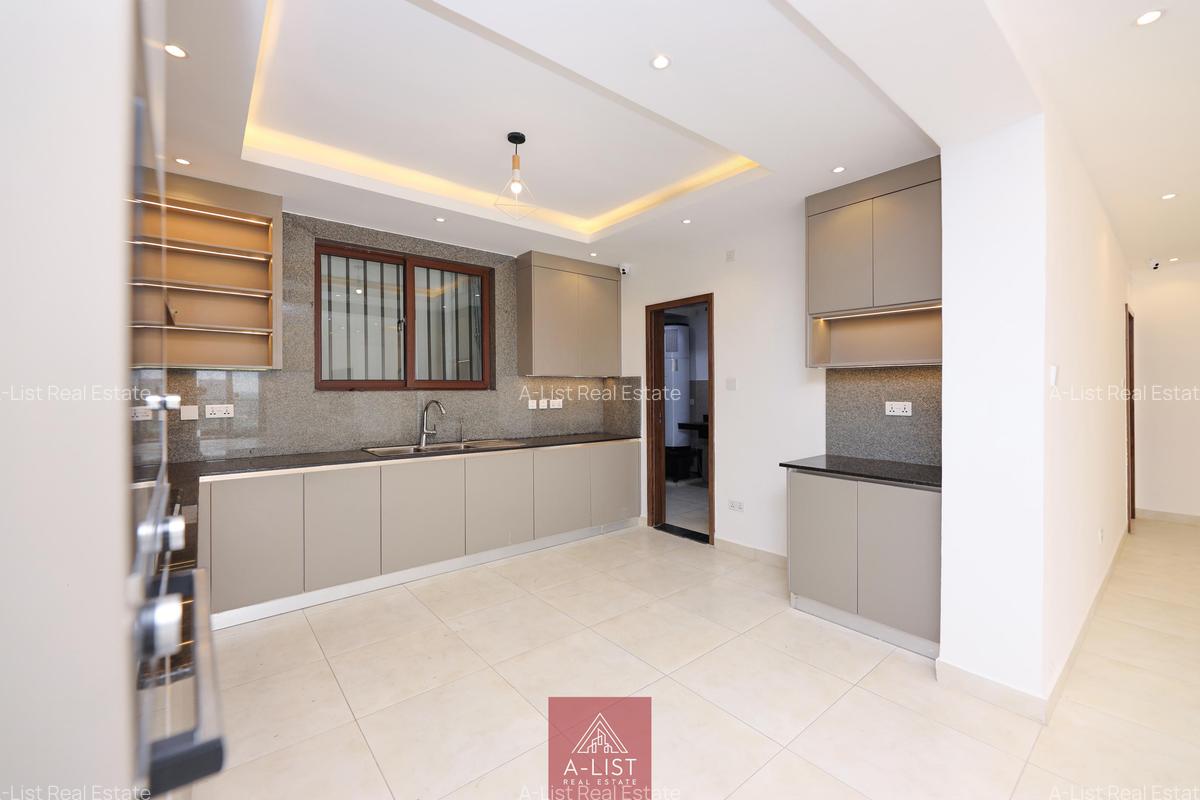 4 Bed Apartment with En Suite at 2Nd Avenue - 4