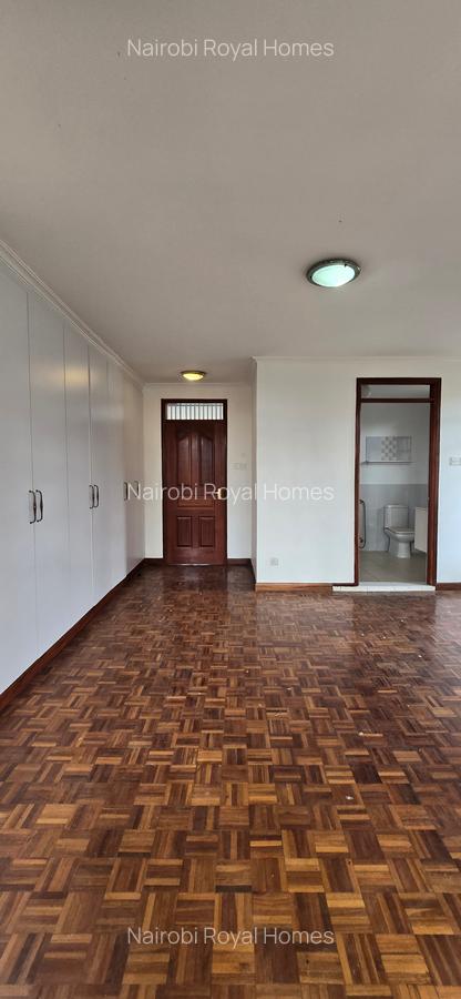 4 Bed House with En Suite at Rosslyn Heights - 9