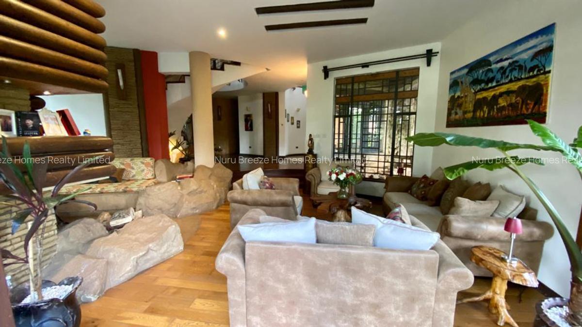 5 Bed Townhouse with En Suite in Lake View - 9