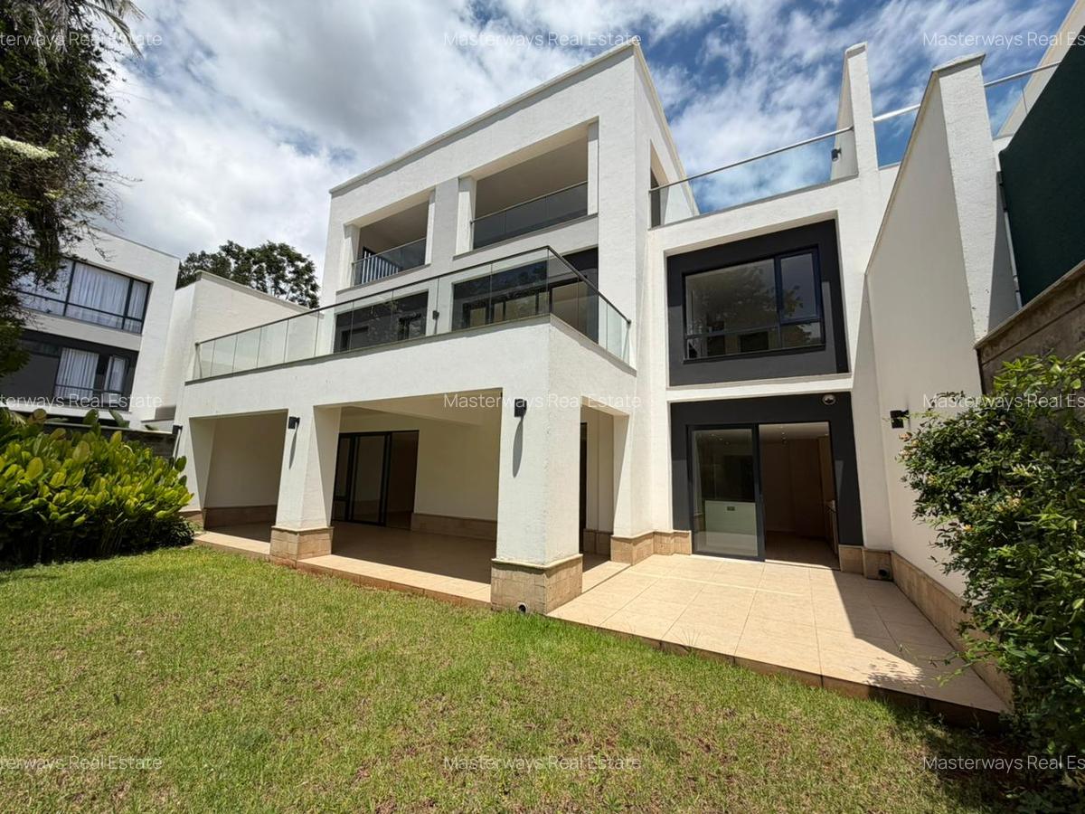 6 Bed Villa with En Suite in Kyuna - 1