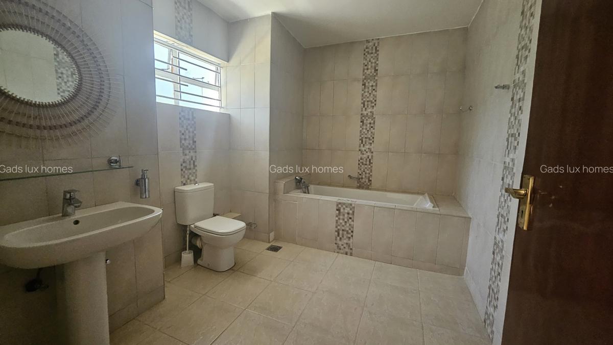 5 Bed Townhouse with En Suite at Runda - 7