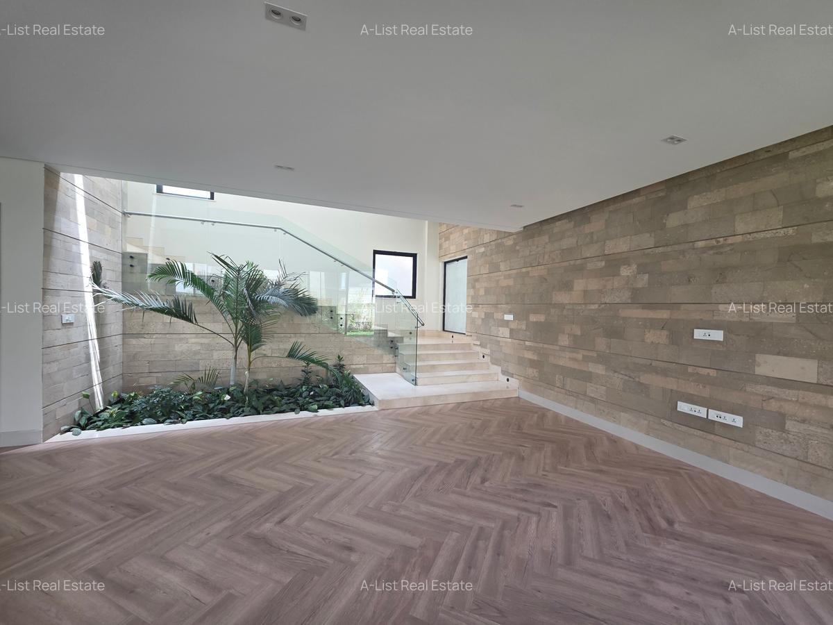 5 Bed Villa with En Suite at Grevilia Grove - 2