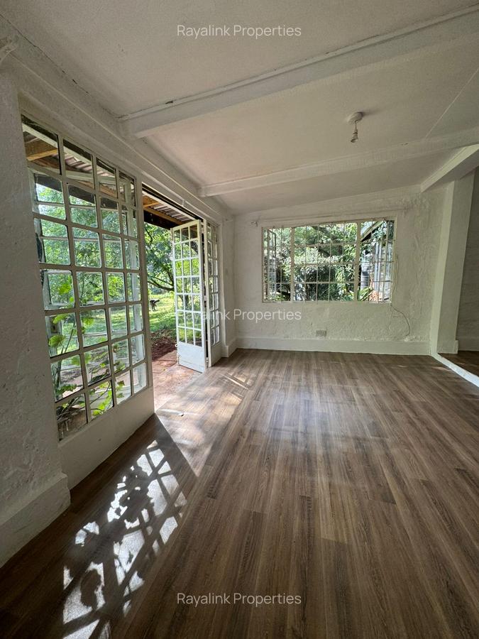 1 Bed House with En Suite at Karen - 8