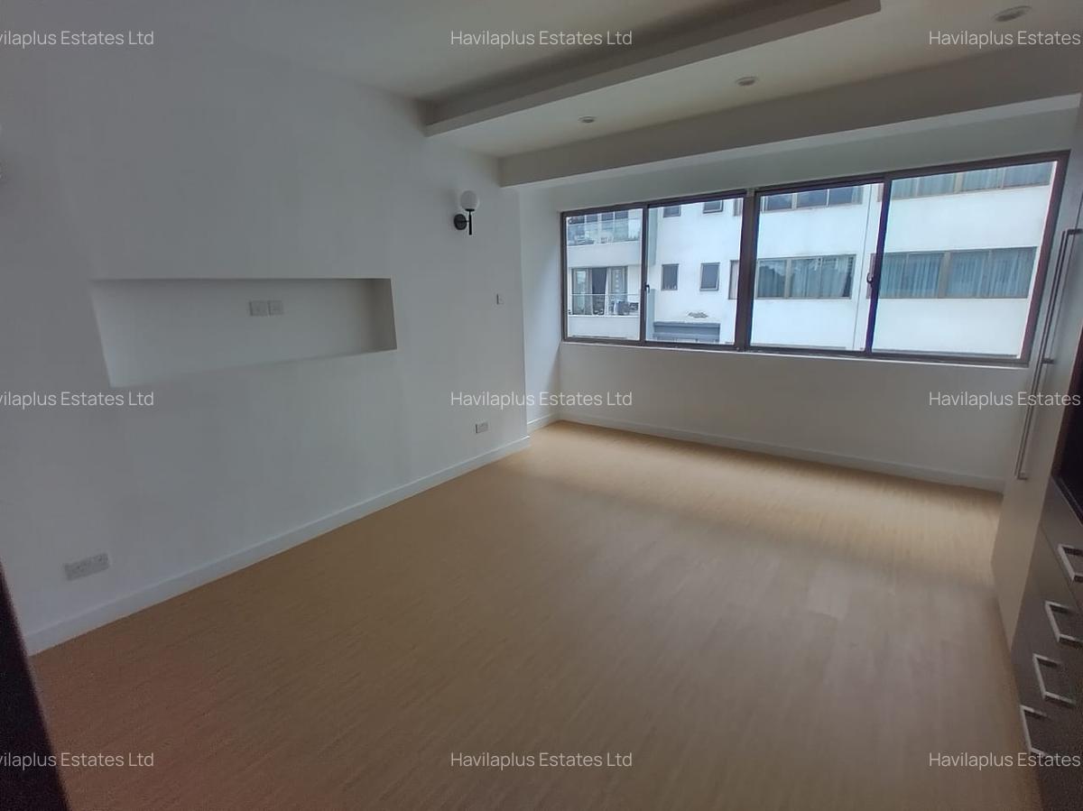 3 Bed Apartment with En Suite at Hatheru Road - 11