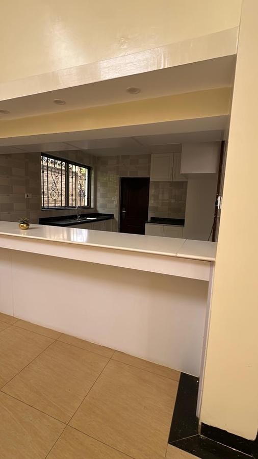 5 Bed Villa with En Suite at Lavington - 7