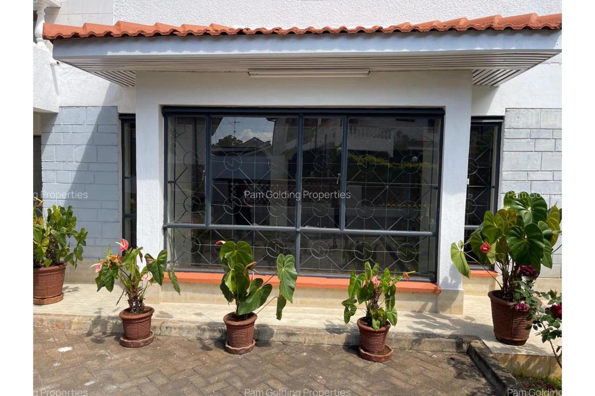 4 Bed Townhouse with En Suite in Spring Valley - 19