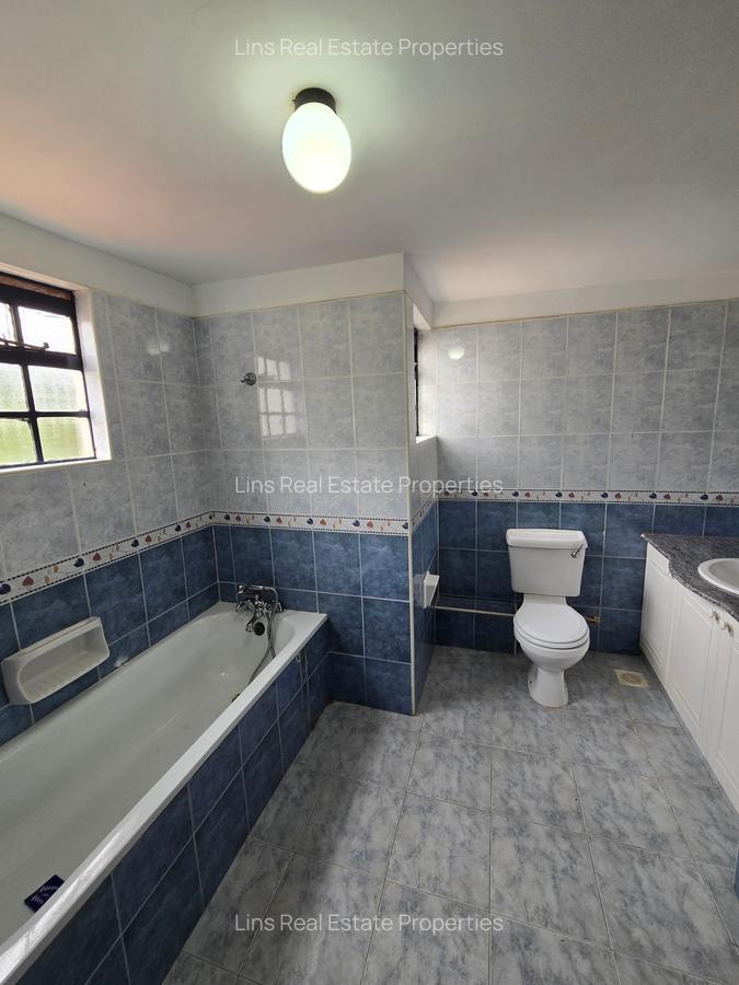 4 Bed Townhouse with En Suite in Lavington - 11