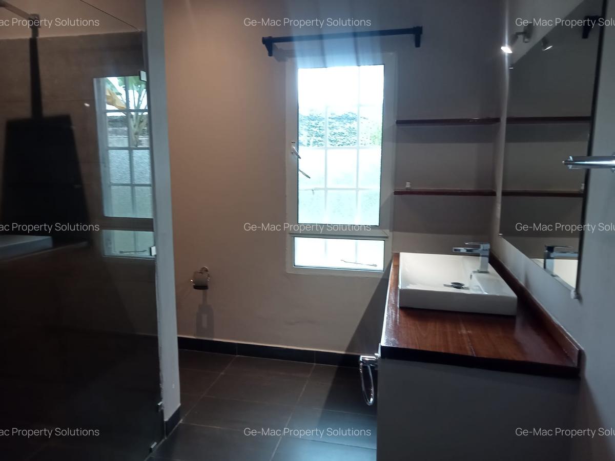 3 Bed House with En Suite in Ridgeways - 13