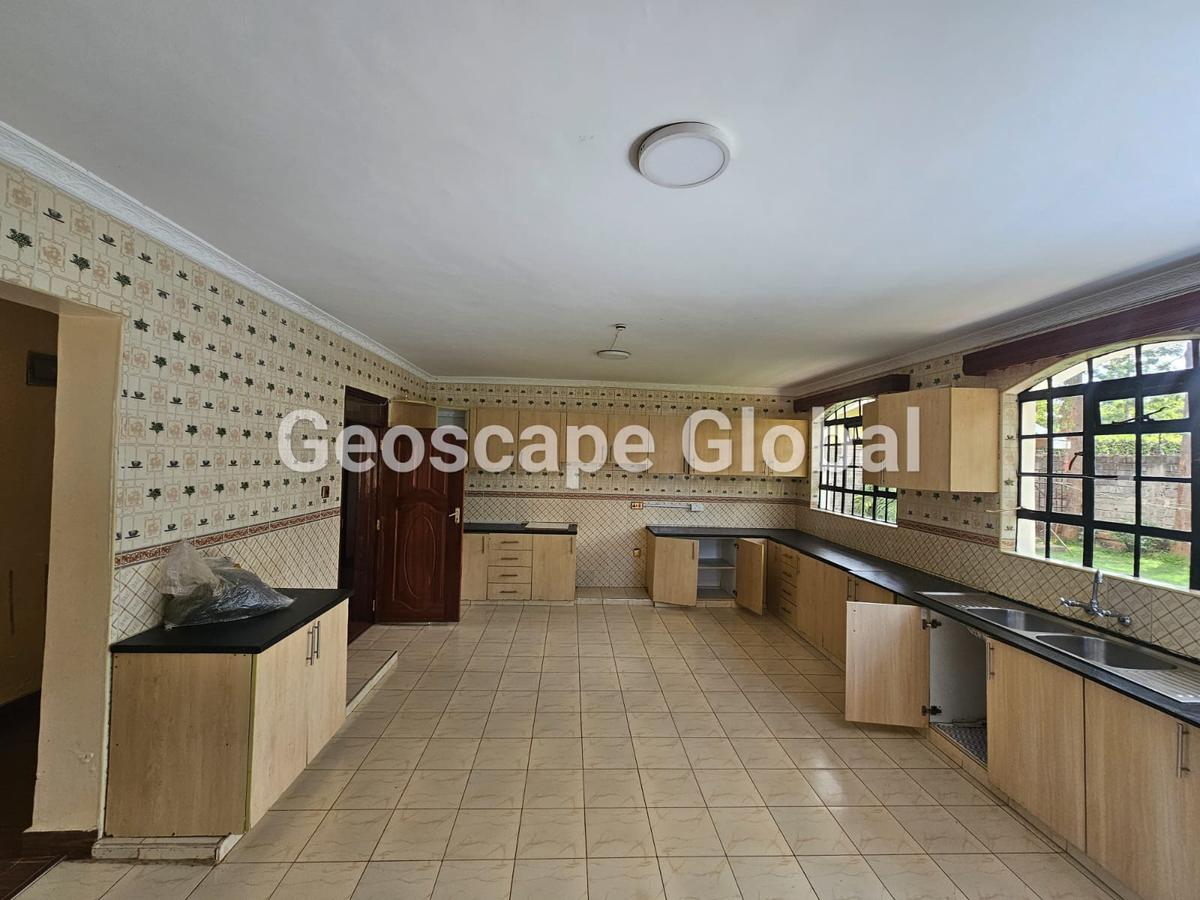 4 Bed House with En Suite in Runda - 11
