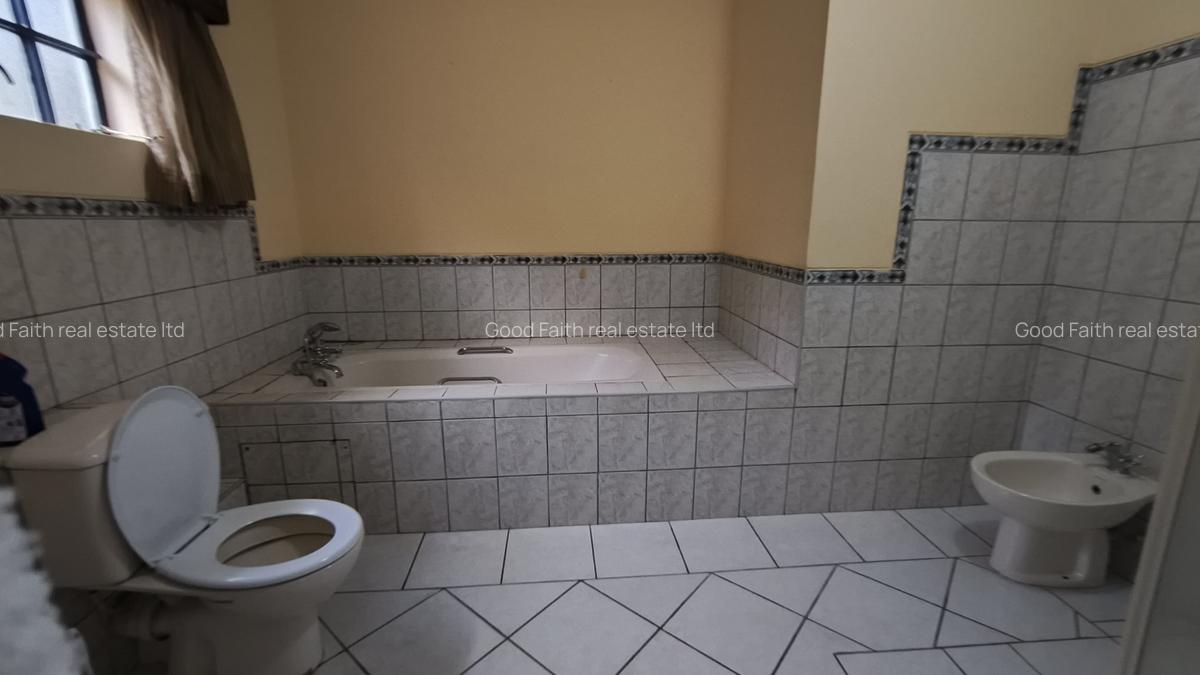 5 Bed House with En Suite in Runda - 15