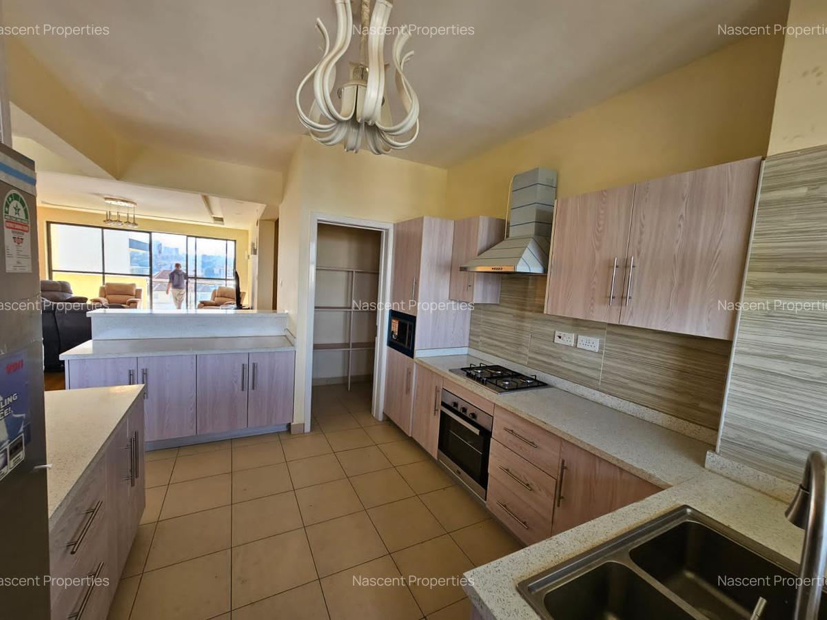 5 Bed Apartment with En Suite at Brookside - 3