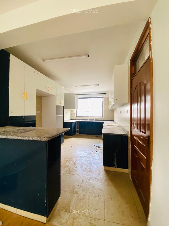 4 Bed Villa with En Suite in Lavington - 4