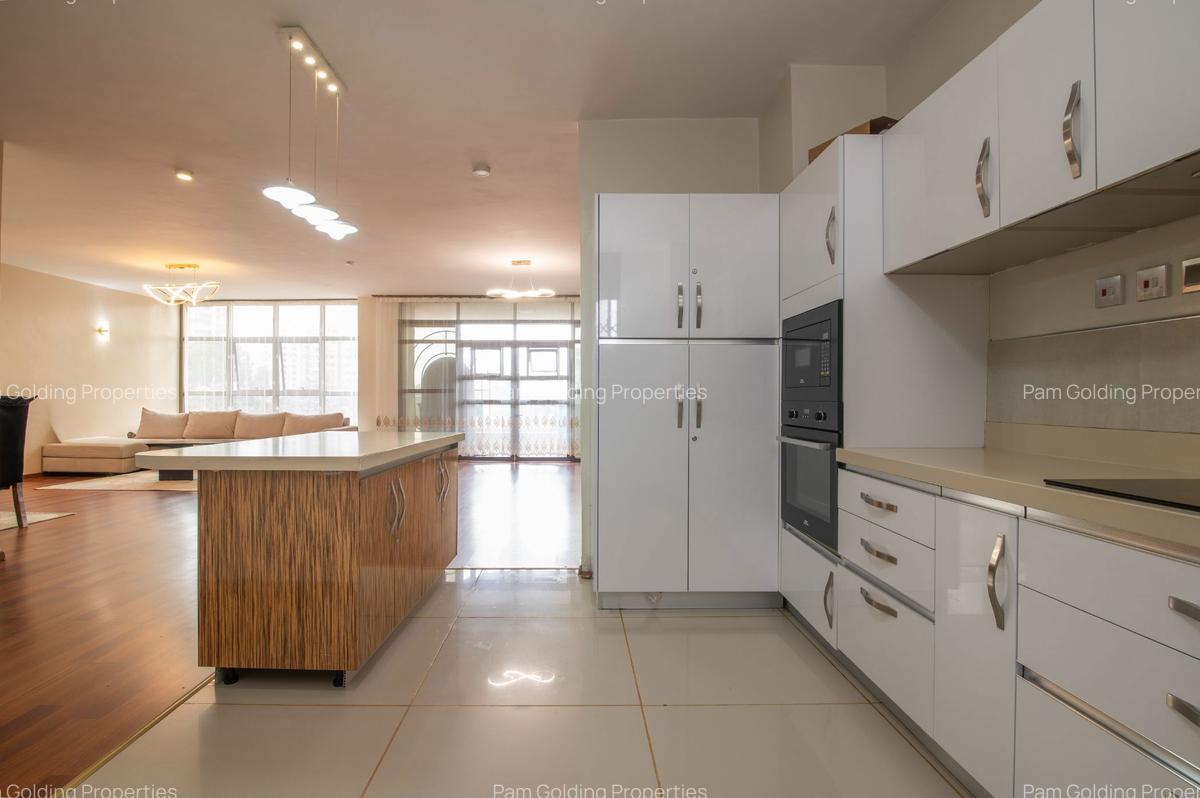 3 Bed Apartment with En Suite in Parklands - 6