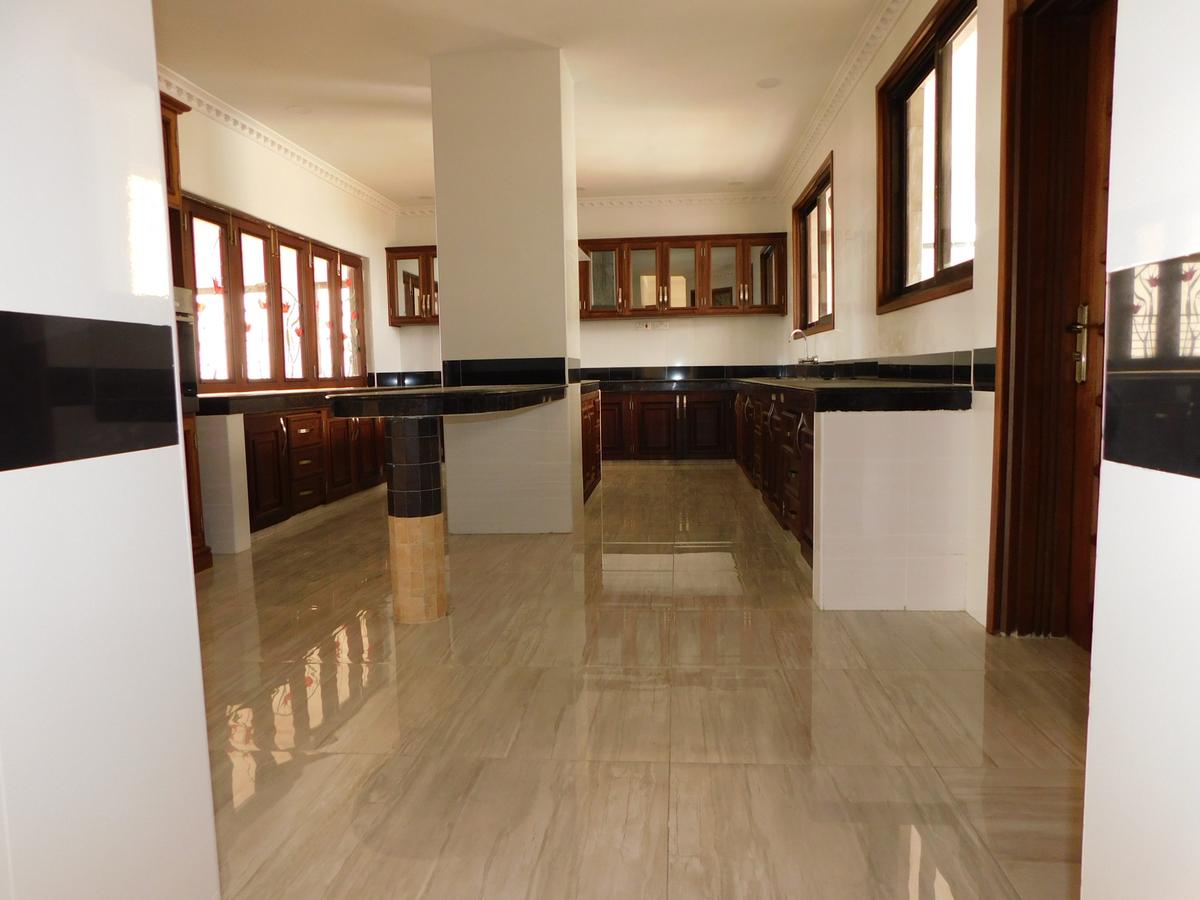 5 Bed Apartment with En Suite in Kizingo - 7