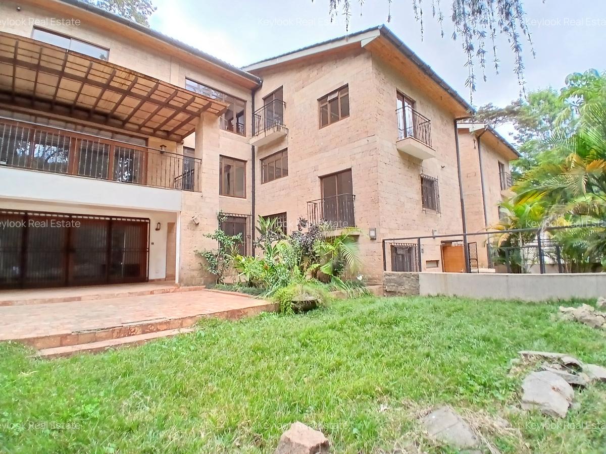 5 Bed Townhouse with En Suite at Lavington - 2