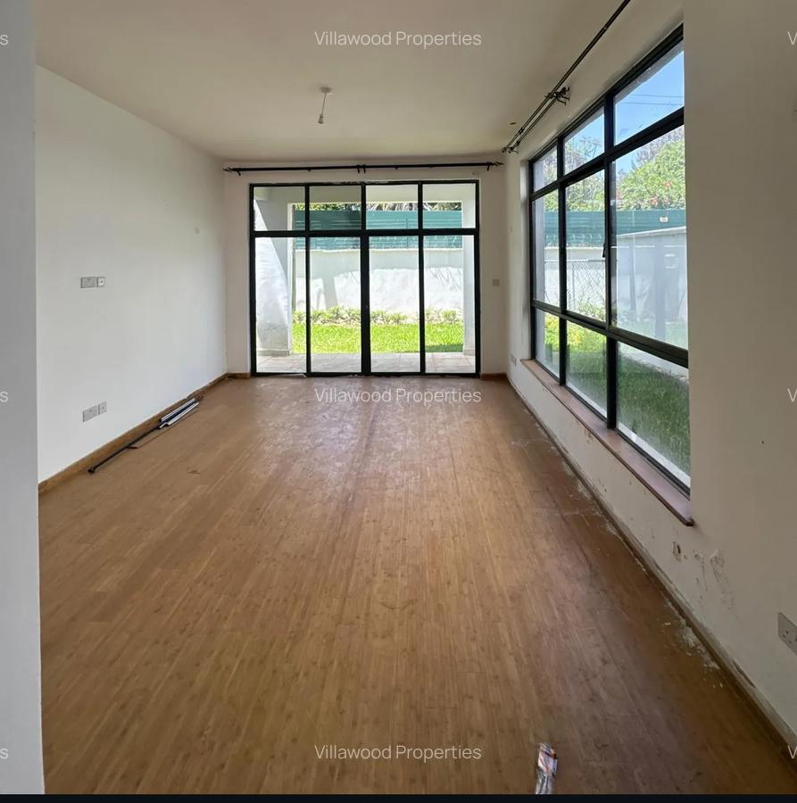 5 Bed Townhouse with En Suite in Lavington - 2