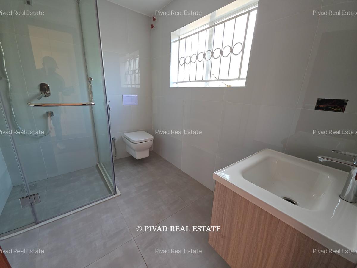 4 Bed House with En Suite in Runda - 10