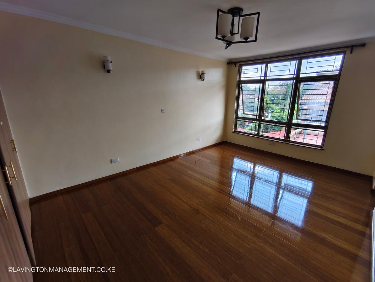 5 Bed Townhouse with En Suite at Lavington - 12