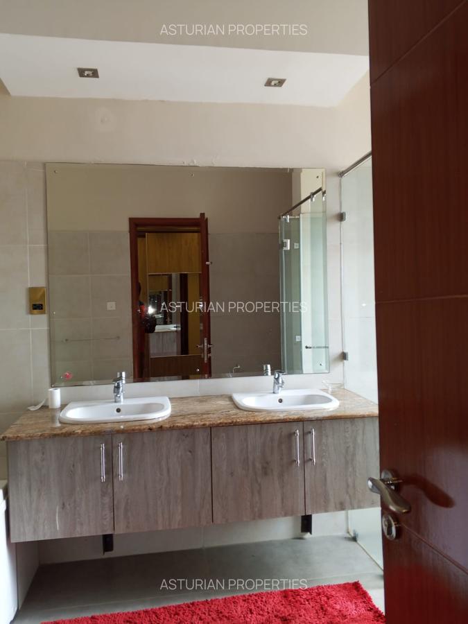 5 Bed Townhouse with En Suite in Karen - 19