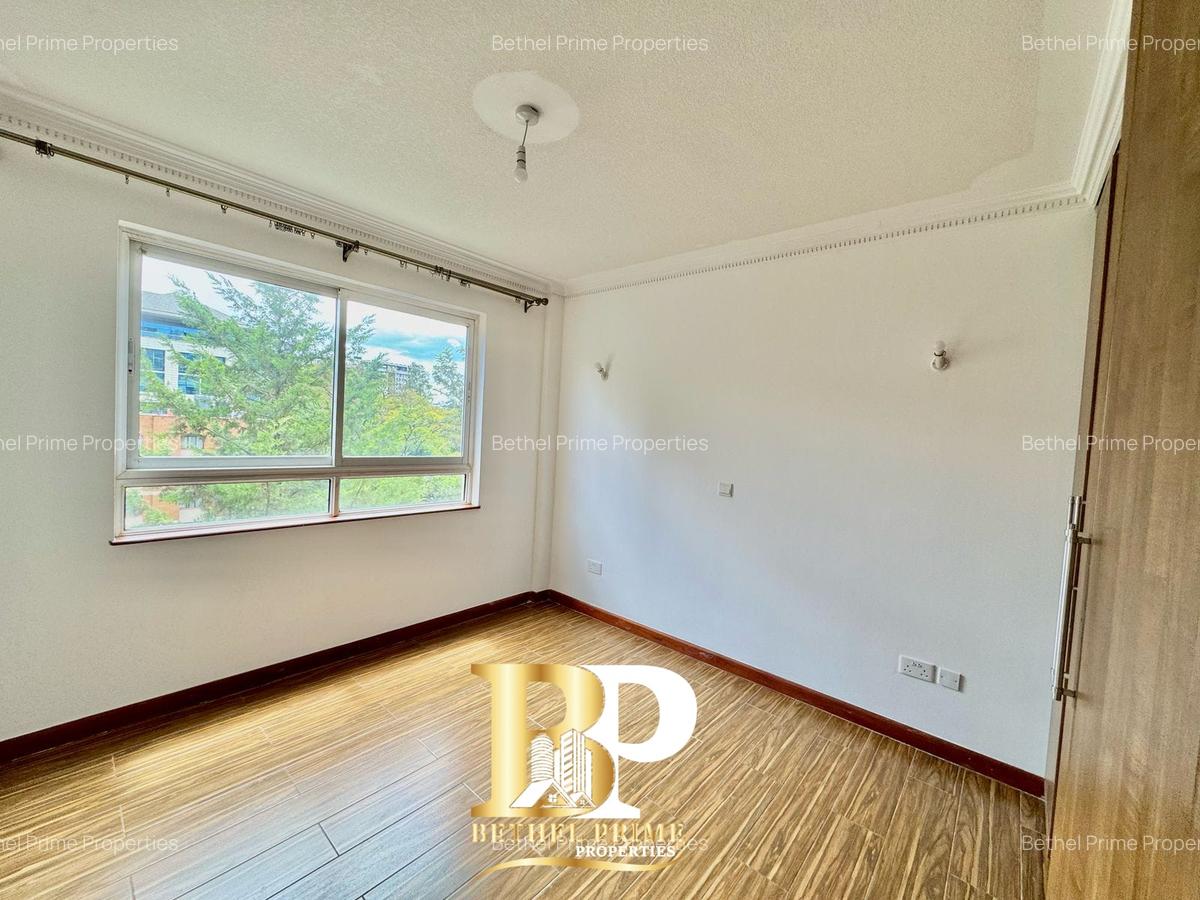 3 Bed Apartment with En Suite in Riverside - 19