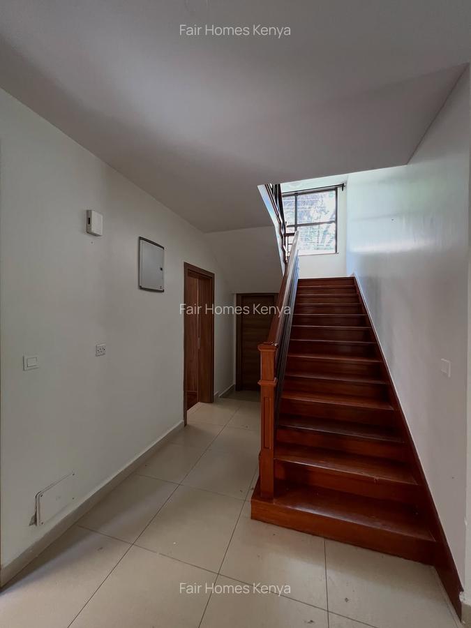 5 Bed Townhouse with En Suite at Lavington Green - 7
