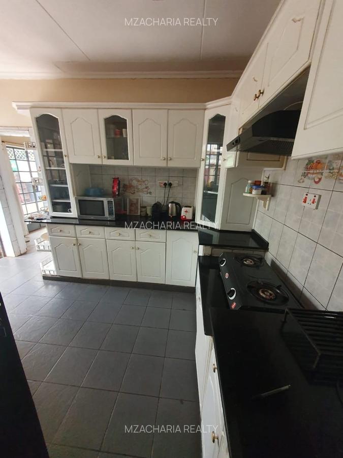 4 Bed House with En Suite in Nyari - 10