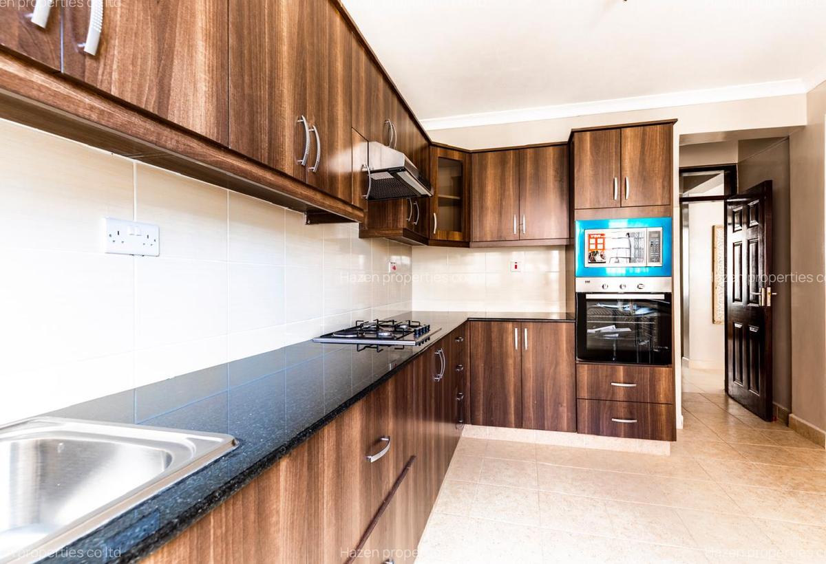 5 Bed Townhouse with En Suite at - 5