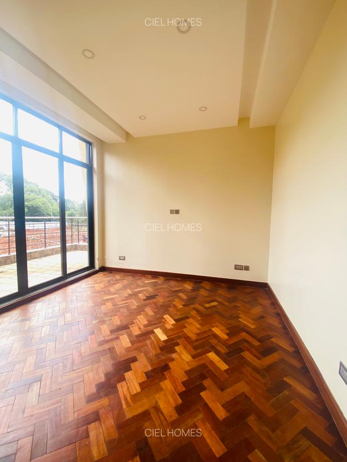 5 Bed Townhouse with En Suite in Lavington - 9