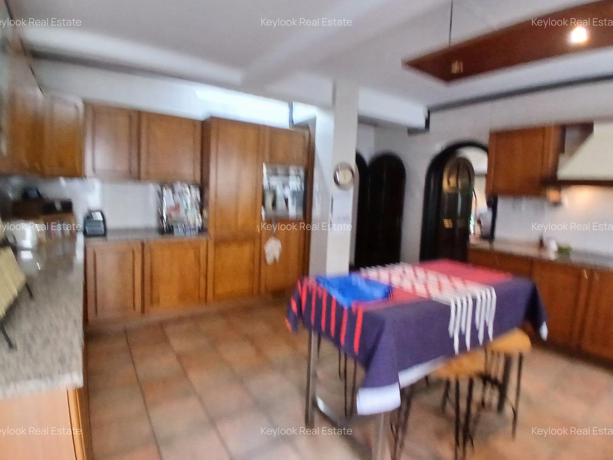 4 Bed Townhouse with En Suite at Riverside Drive - 5